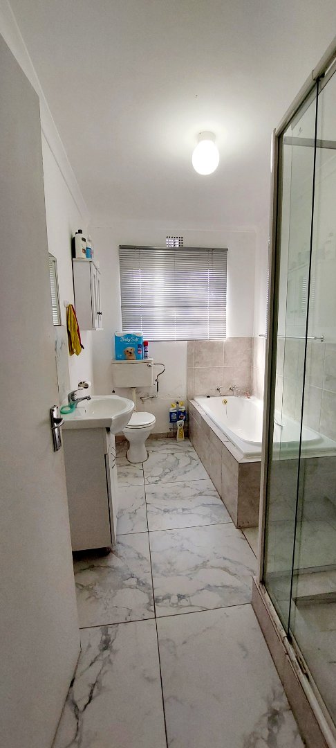 2 Bedroom Property for Sale in Clairewood Western Cape